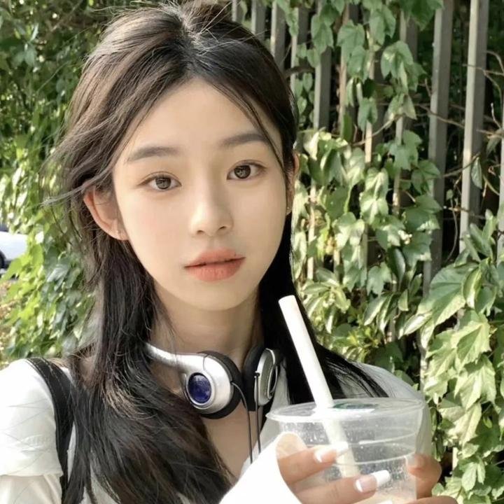无法触碰的她